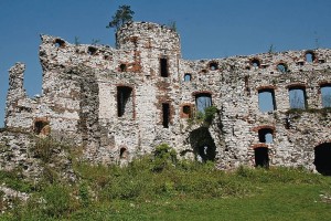 Zamek Tenczyn od 2008 roku jest restaurowany i zabezpieczany