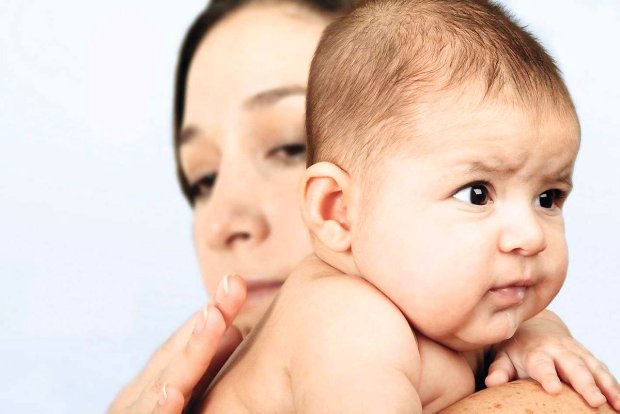 Ulewanie u niemowlaka to niegroźna konsekwencja niedojrzałości układu pokarmowego - to minie!