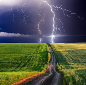 Znajomość zasad zachowania się podczas burzy pomoże nam zminimalizować niezbezpieczeństwo z nią związane