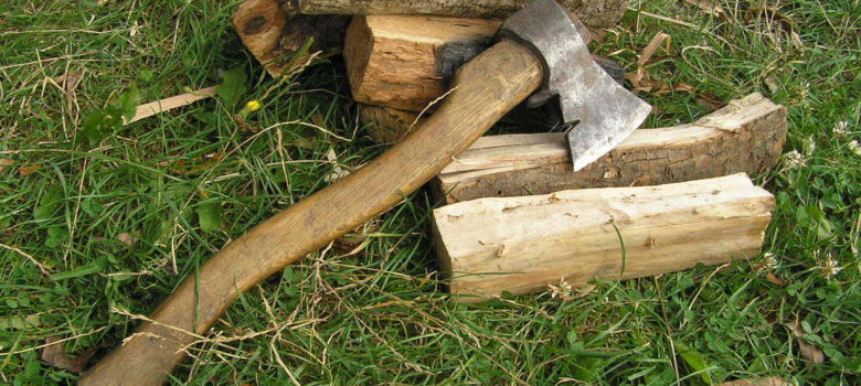 Siekiera to jedno z najstarszych narzędzi użytkowanych przez człowieka w budownictwie
