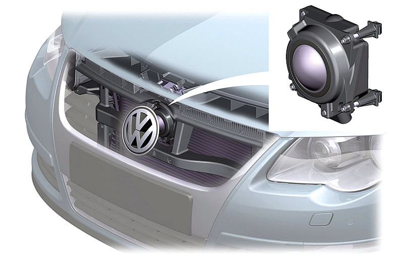 Czujnik w ACC umiejscowiony jest w centralnym punkcie, z przodu pojazdu - tak jak np. w Volkswagenie