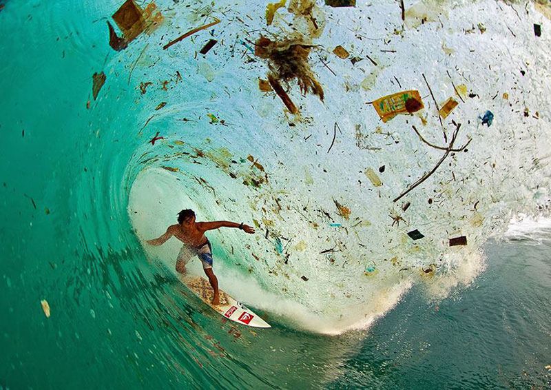 Surfowanie wśród fal? Czy surfowanie wśród śmieci? Już wkrótce nie będziemy mieli wyboru!