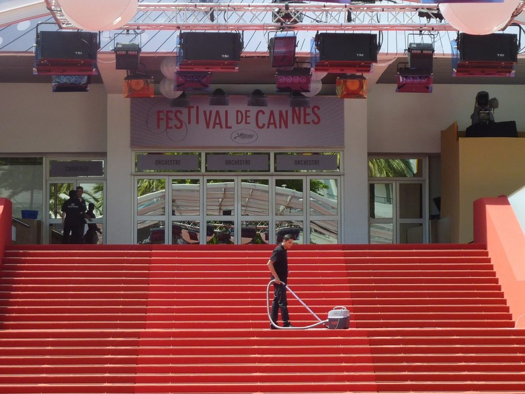 Odkurzacze wodne sprawdzają się nawet podczas wielkich wyzwań, a takim wyzwaniem z pewnością są schody w Cannes