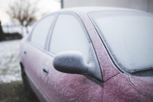 Zima to ciężki czas dla kierowców, zwłaszcza ta mroźna i zamrażająca wszystko co się da